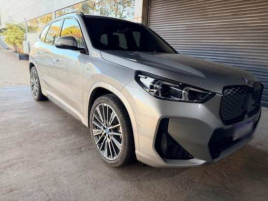BMW-iX1-2025
