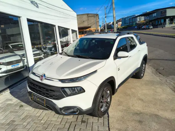 FIAT TORO 2.0 16V TURBO DIESEL FREEDOM 4WD AT9 FIAT TORO 2.0 16V TURBO DIESEL FREEDOM 4WD AT9