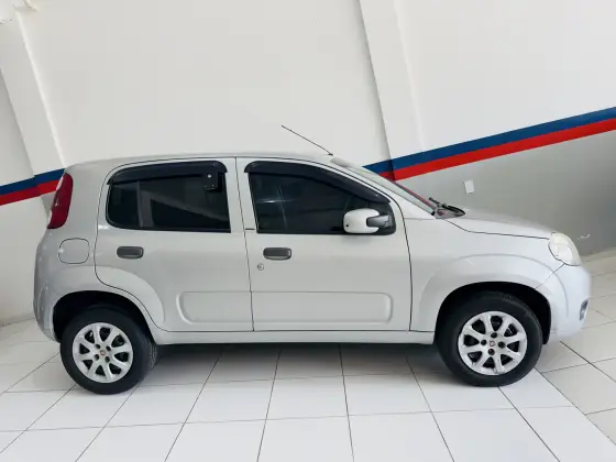 FIAT UNO 1.0 EVO VIVACE 8V FLEX 4P MANUAL FIAT UNO 1.0 EVO VIVACE 8V FLEX 4P MANUAL