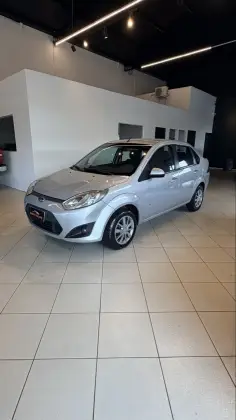 FORD FIESTA 1.6 ROCAM SE 8V FLEX 4P MANUAL FORD FIESTA 1.6 ROCAM SE 8V FLEX 4P MANUAL