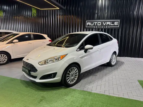 FORD FIESTA 1.6 TITANIUM PLUS SEDAN 16V FLEX 4P POWERSHIFT FORD FIESTA 1.6 TITANIUM PLUS SEDAN 16V FLEX 4P POWERSHIFT