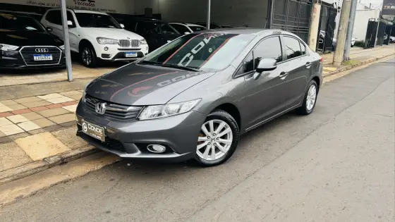 HONDA CIVIC 1.8 LXS 16V FLEX 4P AUTOMÁTICO HONDA CIVIC 1.8 LXS 16V FLEX 4P AUTOMÁTICO