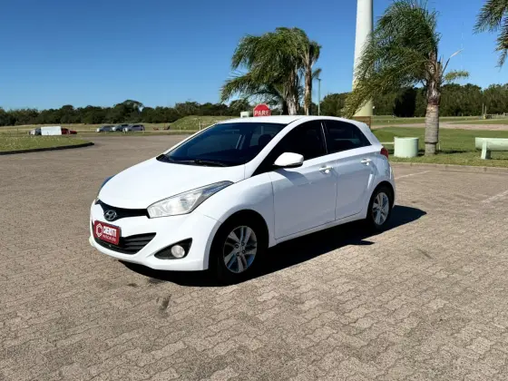 HYUNDAI HB20 1.6 PREMIUM 16V FLEX 4P AUTOMÁTICO HYUNDAI HB20 1.6 PREMIUM 16V FLEX 4P AUTOMÁTICO
