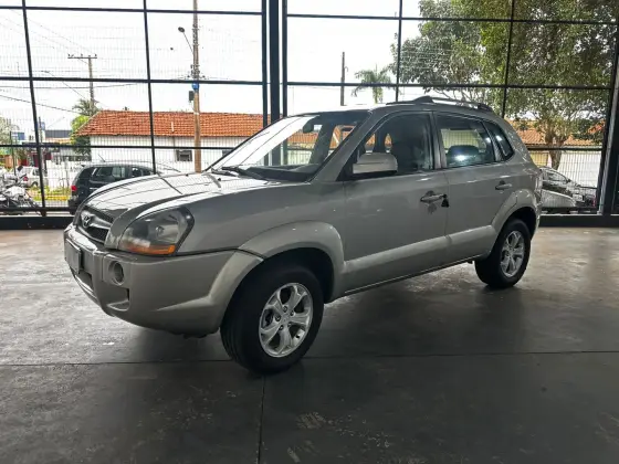 HYUNDAI TUCSON 2.0 MPFI GL 16V 142CV 2WD GASOLINA 4P MANUAL HYUNDAI TUCSON 2.0 MPFI GL 16V 142CV 2WD GASOLINA 4P MANUAL