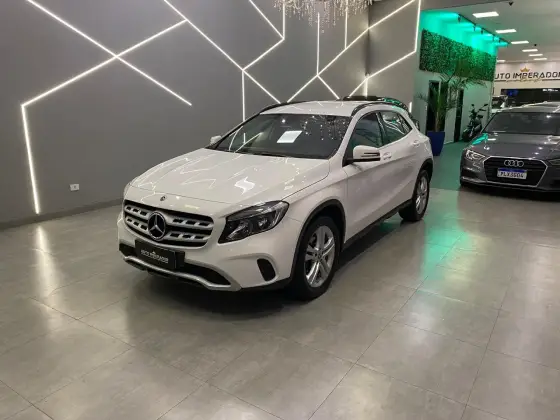 MERCEDES-BENZ GLA 200 1.6 CGI FLEX STYLE 7G-DCT