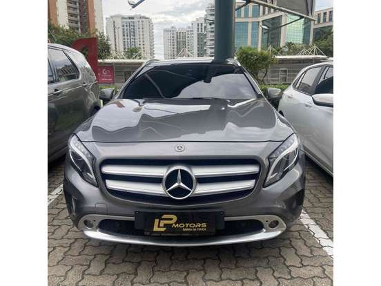 MERCEDES-BENZ-GLA 200-2017