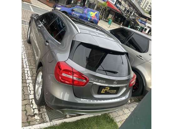 MERCEDES-BENZ-GLA 200-2017