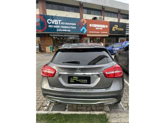 MERCEDES-BENZ-GLA 200-2017