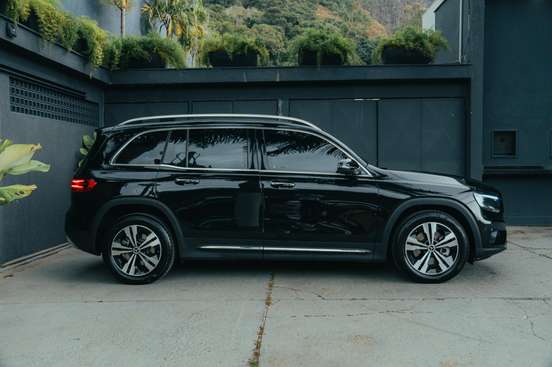 MERCEDES-BENZ-GLB 220-2024
