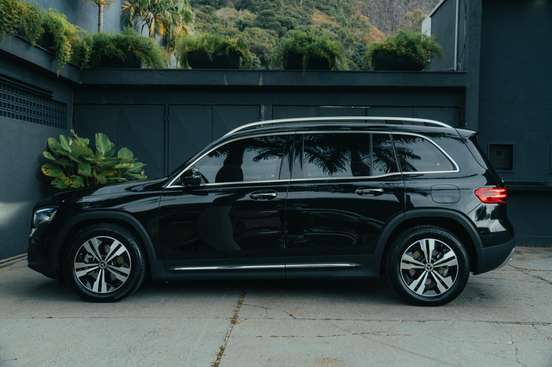 MERCEDES-BENZ-GLB 220-2024