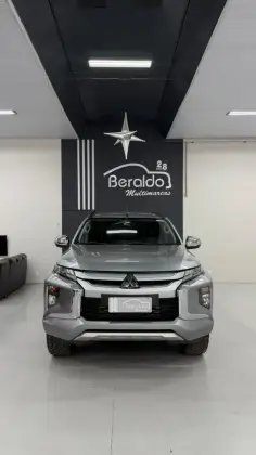 MITSUBISHI L200 TRITON 2.4 16V TURBO DIESEL SPORT HPE CD 4P 4X4 AUTOMÁTICO MITSUBISHI L200 TRITON 2.4 16V TURBO DIESEL SPORT HPE CD 4P 4X4 AUTOMÁTICO