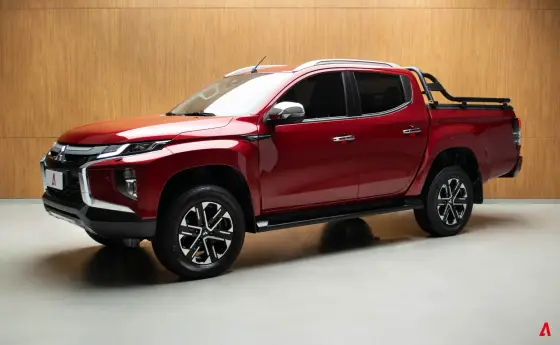 MITSUBISHI L200 TRITON 2.4 16V TURBO DIESEL SPORT HPE-S CD 4P 4X4 AUTOMÁTICO MITSUBISHI L200 TRITON 2.4 16V TURBO DIESEL SPORT HPE-S CD 4P 4X4 AUTOMÁTICO