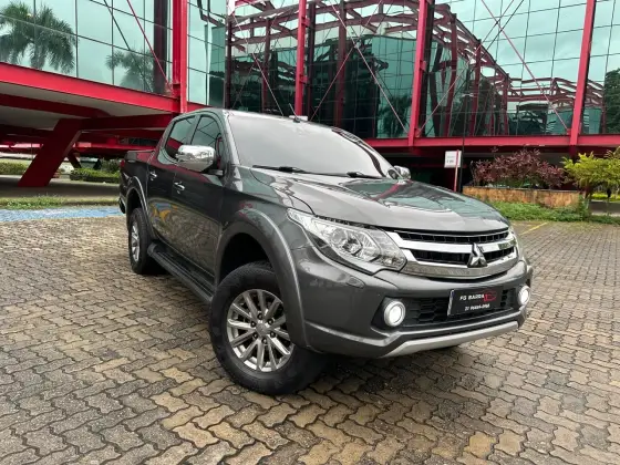 MITSUBISHI L200 TRITON 2.4 16V TURBO DIESEL SPORT HPE-S CD 4P 4X4 AUTOMÁTICO MITSUBISHI L200 TRITON 2.4 16V TURBO DIESEL SPORT HPE-S CD 4P 4X4 AUTOMÁTICO