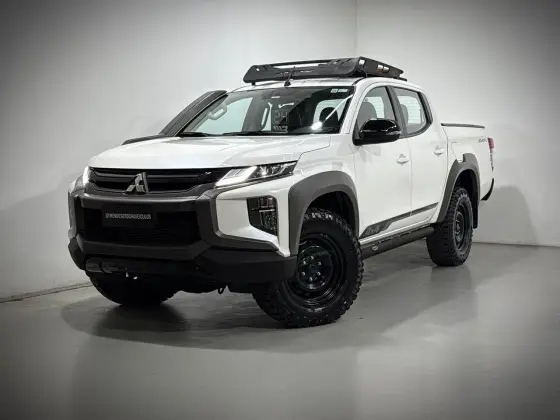 MITSUBISHI L200 TRITON 2.4 16V TURBO DIESEL SPORT SAVANA CD 4P 4X4 AUTOMÁTICO