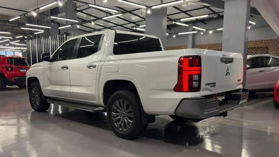 MITSUBISHI-TRITON-2025