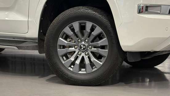 MITSUBISHI-TRITON-2025