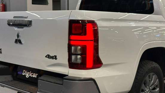 MITSUBISHI-TRITON-2.4 BITURBO DIESEL CD HPE-S 4X4 AUTOMÁTICO MITSUBISHI-TRITON-2025