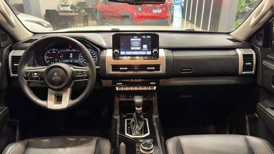 MITSUBISHI-TRITON-2025