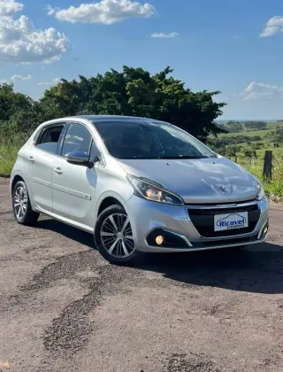 PEUGEOT 208 1.6 GRIFFE 16V FLEX 4P AUTOMÁTICO PEUGEOT 208 1.6 GRIFFE 16V FLEX 4P AUTOMÁTICO