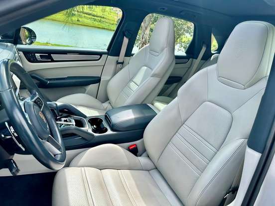 PORSCHE-CAYENNE-2022