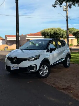 RENAULT CAPTUR 1.6 16V SCE FLEX LIFE X-TRONIC RENAULT CAPTUR 1.6 16V SCE FLEX LIFE X-TRONIC