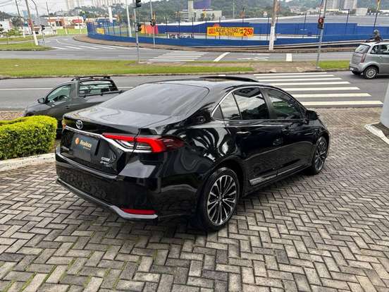 TOYOTA-COROLLA-2025