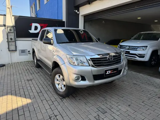 TOYOTA HILUX 2.7 SR 4X2 CD 16V FLEX 4P AUTOMÁTICO TOYOTA HILUX 2.7 SR 4X2 CD 16V FLEX 4P AUTOMÁTICO