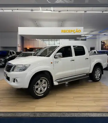 TOYOTA HILUX 2.7 SR 4X2 CD 16V FLEX 4P AUTOMÁTICO TOYOTA HILUX 2.7 SR 4X2 CD 16V FLEX 4P AUTOMÁTICO