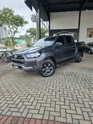 TOYOTA HILUX 2.8 D-4D TURBO DIESEL CD SR 4X4 AUTOMÁTICO TOYOTA HILUX 2.8 D-4D TURBO DIESEL CD SR 4X4 AUTOMÁTICO