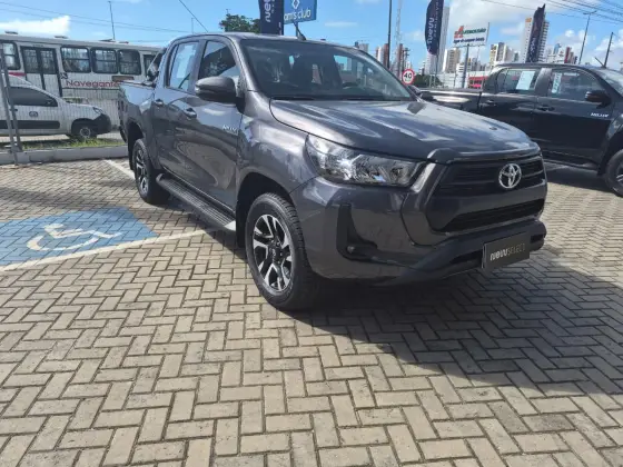 TOYOTA HILUX 2.8 D-4D TURBO DIESEL CD SR 4X4 AUTOMÁTICO