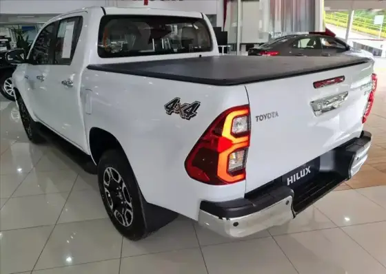 TOYOTA HILUX 2.8 D-4D TURBO DIESEL CD SRV 4X4 AUTOMÁTICO TOYOTA HILUX 2.8 D-4D TURBO DIESEL CD SRV 4X4 AUTOMÁTICO