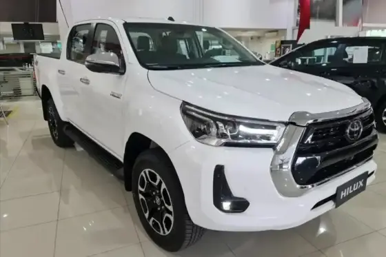 TOYOTA HILUX 2.8 D-4D TURBO DIESEL CD SRX PLUS 4X4 AUTOMÁTICO TOYOTA HILUX 2.8 D-4D TURBO DIESEL CD SRX PLUS 4X4 AUTOMÁTICO