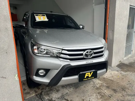 TOYOTA HILUX 2.8 SRX 4X4 CD 16V DIESEL 4P AUTOMÁTICO TOYOTA HILUX 2.8 SRX 4X4 CD 16V DIESEL 4P AUTOMÁTICO