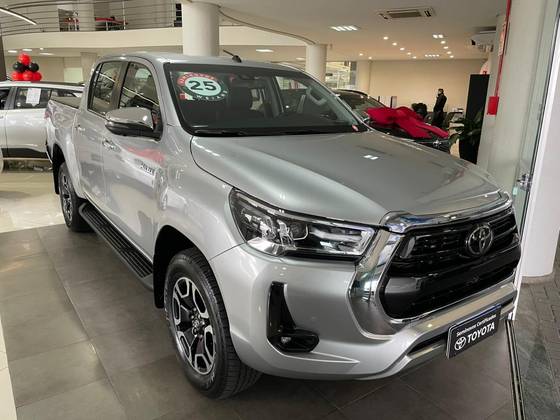 TOYOTA HILUX 2.8 D-4D TURBO DIESEL CD SRX 4X4 AUTOMÁTICO