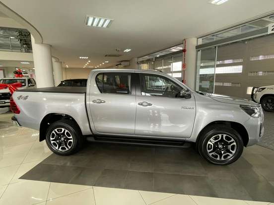 TOYOTA-HILUX-2024