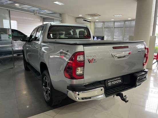 TOYOTA-HILUX-2024