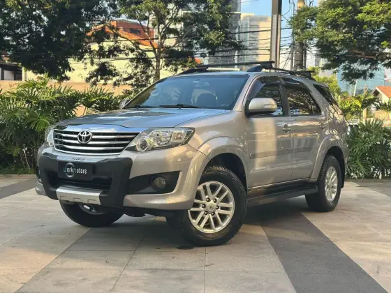 TOYOTA HILUX SW4 2.7 SR 7 LUGARES 4X2 16V FLEX 4P AUTOMÁTICO
