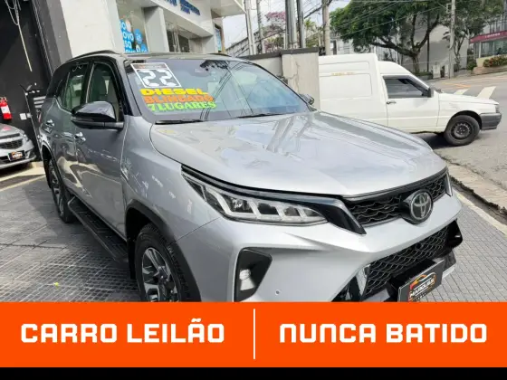 TOYOTA HILUX SW4 2.8 D-4D TURBO DIESEL DIAMOND 7L 4X4 AUTOMÁTICO