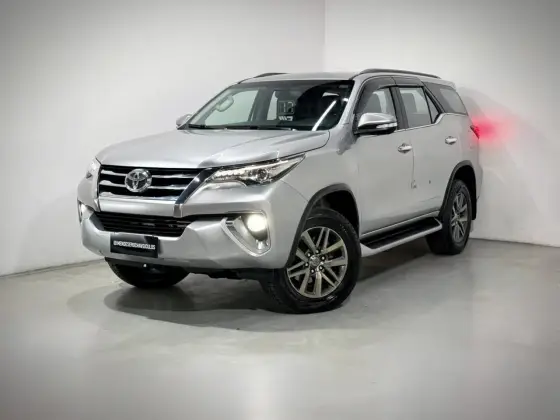 TOYOTA HILUX SW4 2.8 SRX 4X4 16V TURBO INTERCOOLER DIESEL 4P AUTOMÁTICO TOYOTA HILUX SW4 2.8 SRX 4X4 16V TURBO INTERCOOLER DIESEL 4P AUTOMÁTICO