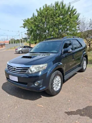 TOYOTA HILUX SW4 3.0 SRV 4X4 7 LUGARES 16V TURBO INTERCOOLER DIESEL 4P AUTOMÁTICO