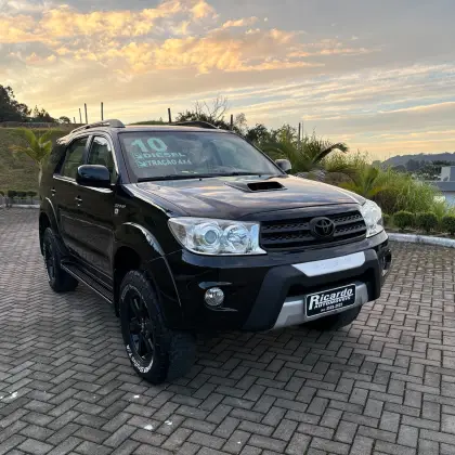 TOYOTA HILUX SW4 3.0 SRV 4X4 7 LUGARES 16V TURBO INTERCOOLER DIESEL 4P AUTOMÁTICO TOYOTA HILUX SW4 3.0 SRV 4X4 7 LUGARES 16V TURBO INTERCOOLER DIESEL 4P AUTOMÁTICO