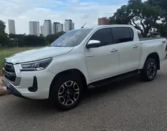 TOYOTA HILUX 2.8 D-4D TURBO DIESEL CD SRX 4X4 AUTOMÁTICO TOYOTA HILUX 2.8 D-4D TURBO DIESEL CD SRX 4X4 AUTOMÁTICO