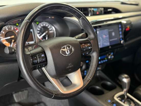 TOYOTA-HILUX-2021