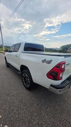 TOYOTA-HILUX-2021