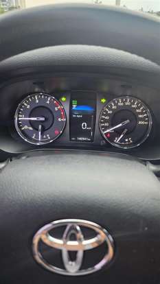 TOYOTA-HILUX-2021