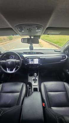 TOYOTA-HILUX-2021