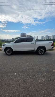 TOYOTA-HILUX-2021