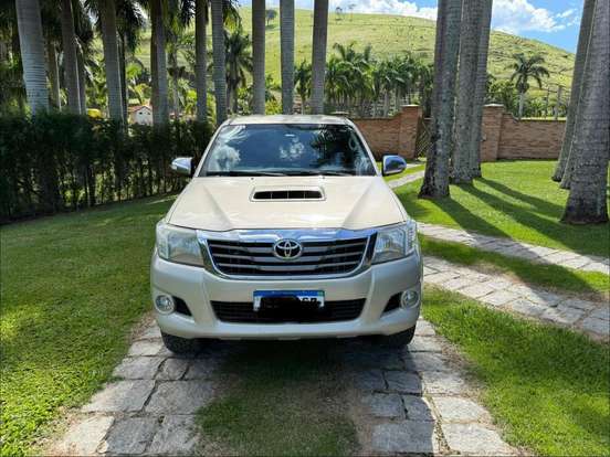 TOYOTA-HILUX-2012