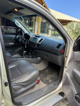 TOYOTA-HILUX-2012