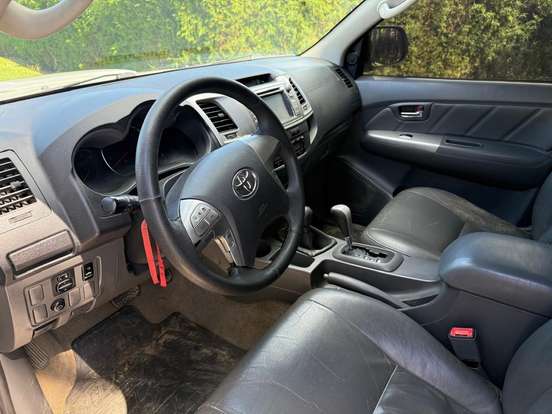 TOYOTA-HILUX-2012